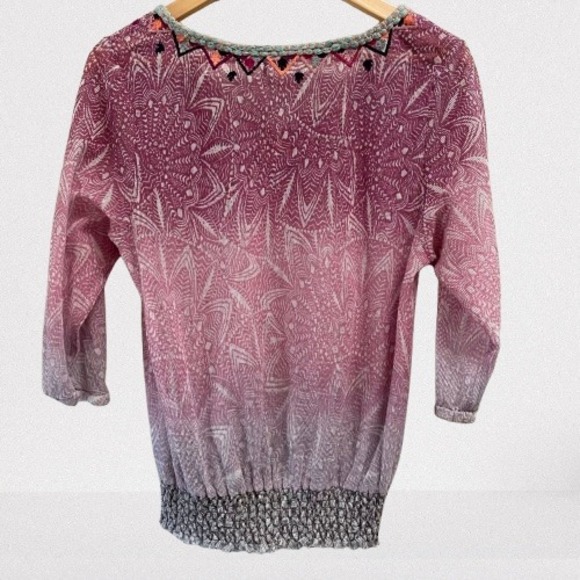 Akemi + Kin Anthropologie Arembepe Embroidered Mesh Ombre V Neck Small - Picture 4 of 5